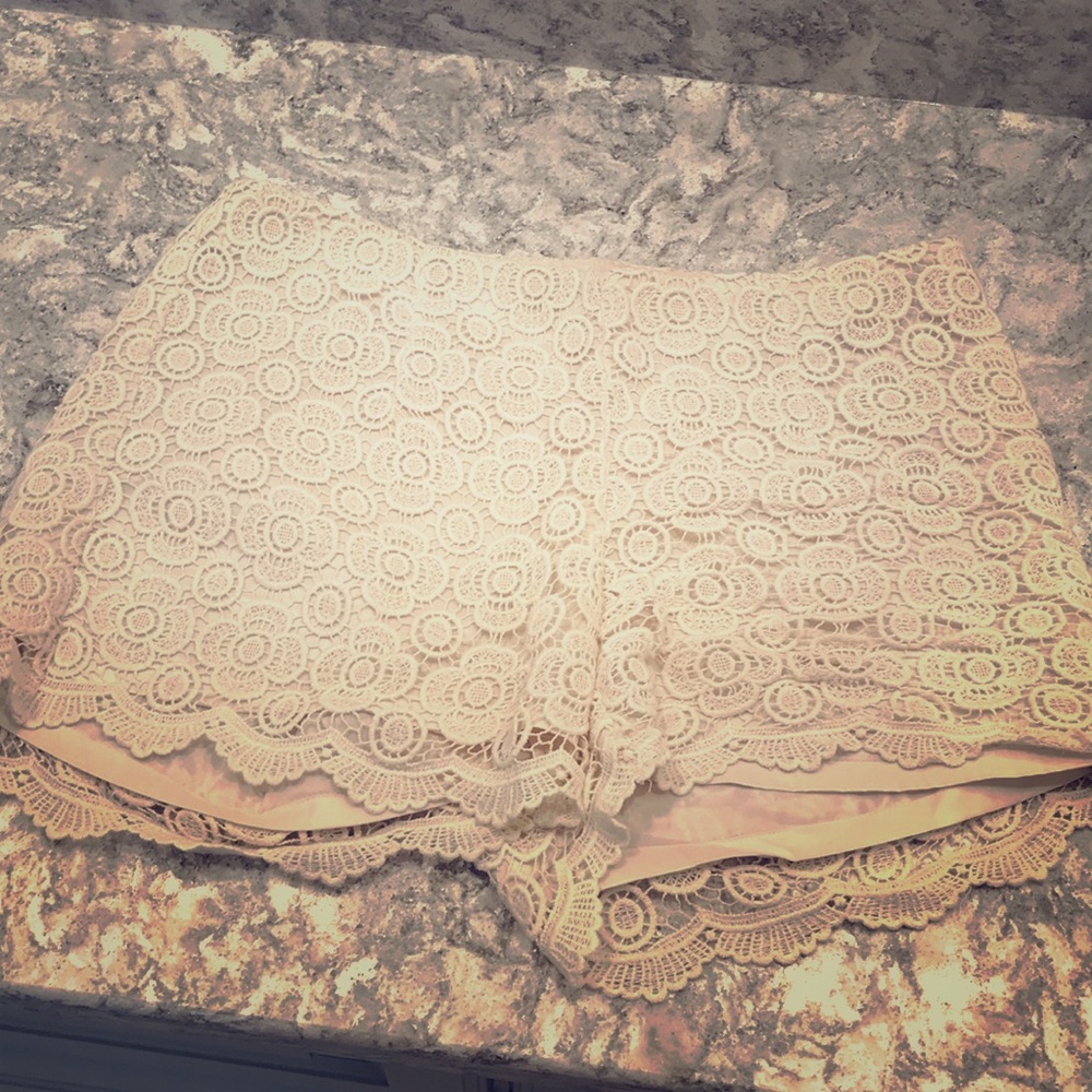 Banana Republic cream lace shorts
